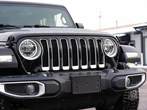 Used 2019 Jeep Wrangler Unlimited Sahara w/ Uconnect 4C Nav & Sound Group image 9