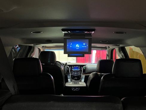 Used 2018 Cadillac Escalade ESV Luxury image 17