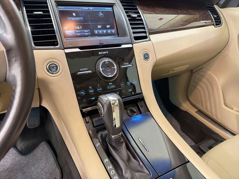 Used 2014 Ford Taurus Limited w/ Equipment Group 301A FWD image 25