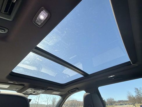 Used 2021 GMC Yukon Denali w/ Denali Premium Package image 21