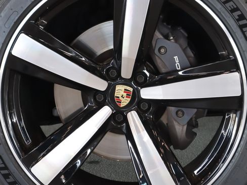 Used 2024 Porsche Macan AWD/4WD image 27