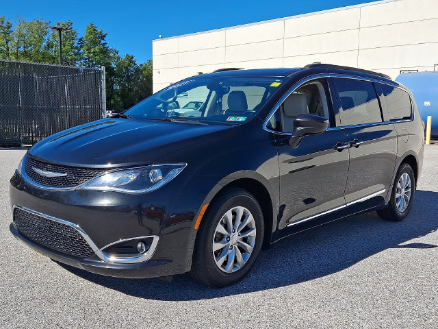 Used 2017 Chrysler Pacifica Touring-L FWD image 6