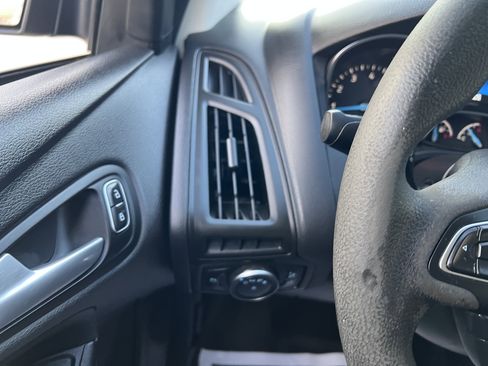 Used 2018 Ford Focus SE image 22