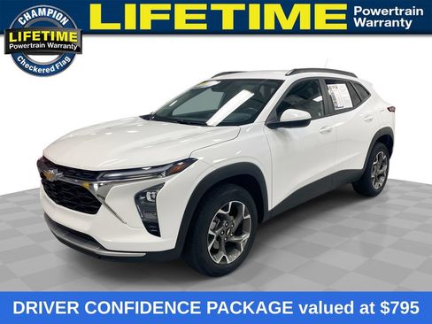 Used 2025 Chevrolet Trax LT w/ Driver Confidence Package FWD image 1