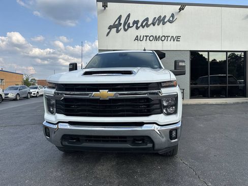 Used 2024 Chevrolet Silverado 2500 LT AWD/4WD image 2