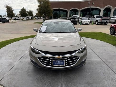 Used 2023 Chevrolet Malibu LT image 2