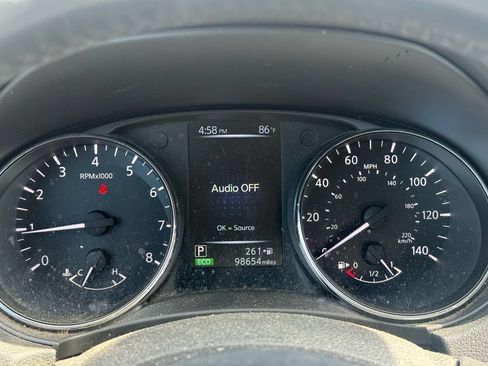 Used 2017 Nissan Rogue SL w/ SL Premium Package FWD image 5
