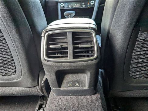 Used 2025 Genesis G70 2.5T image 18