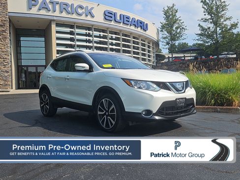 Used 2019 Nissan Rogue Sport SL FWD image 1