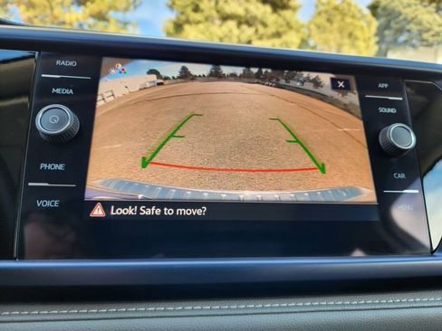 Certified 2024 Volkswagen Taos SE image 23