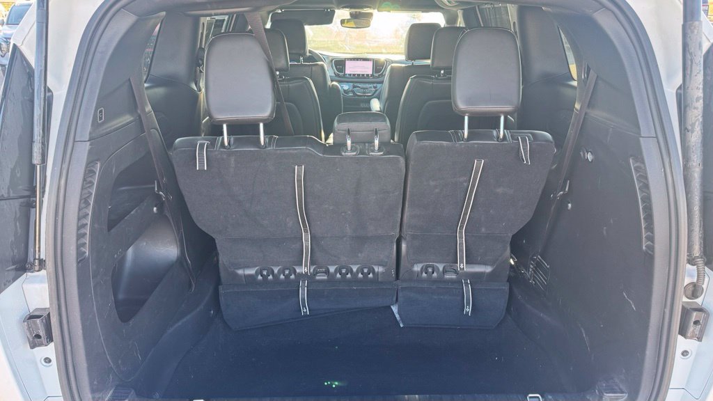 Used 2024 Chrysler Pacifica Touring-L w/ S Appearance Package FWD image 7