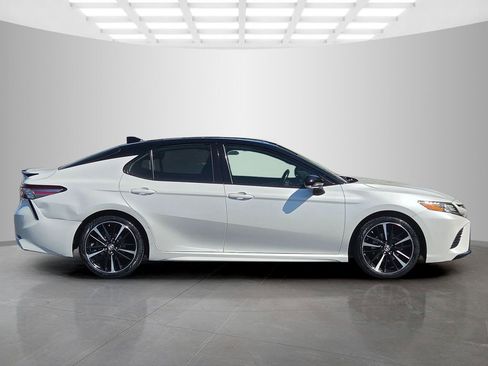 Used 2019 Toyota Camry XSE image 6