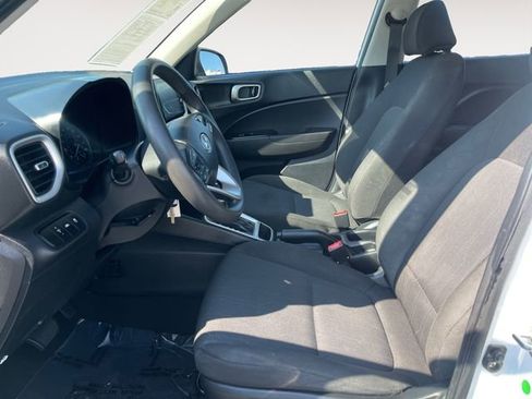 Used 2021 Hyundai Venue SE image 9