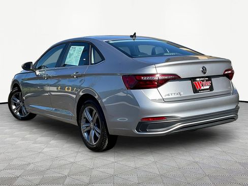 Used 2024 Volkswagen Jetta SE FWD image 4