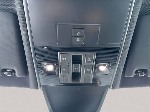 Used 2024 Volkswagen Tiguan SE R-Line image 29