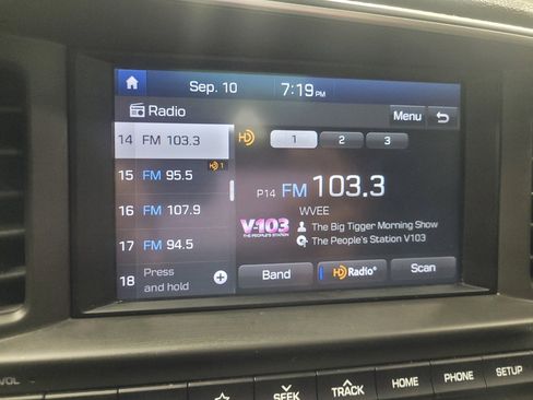 Used 2019 Hyundai Elantra SEL image 25
