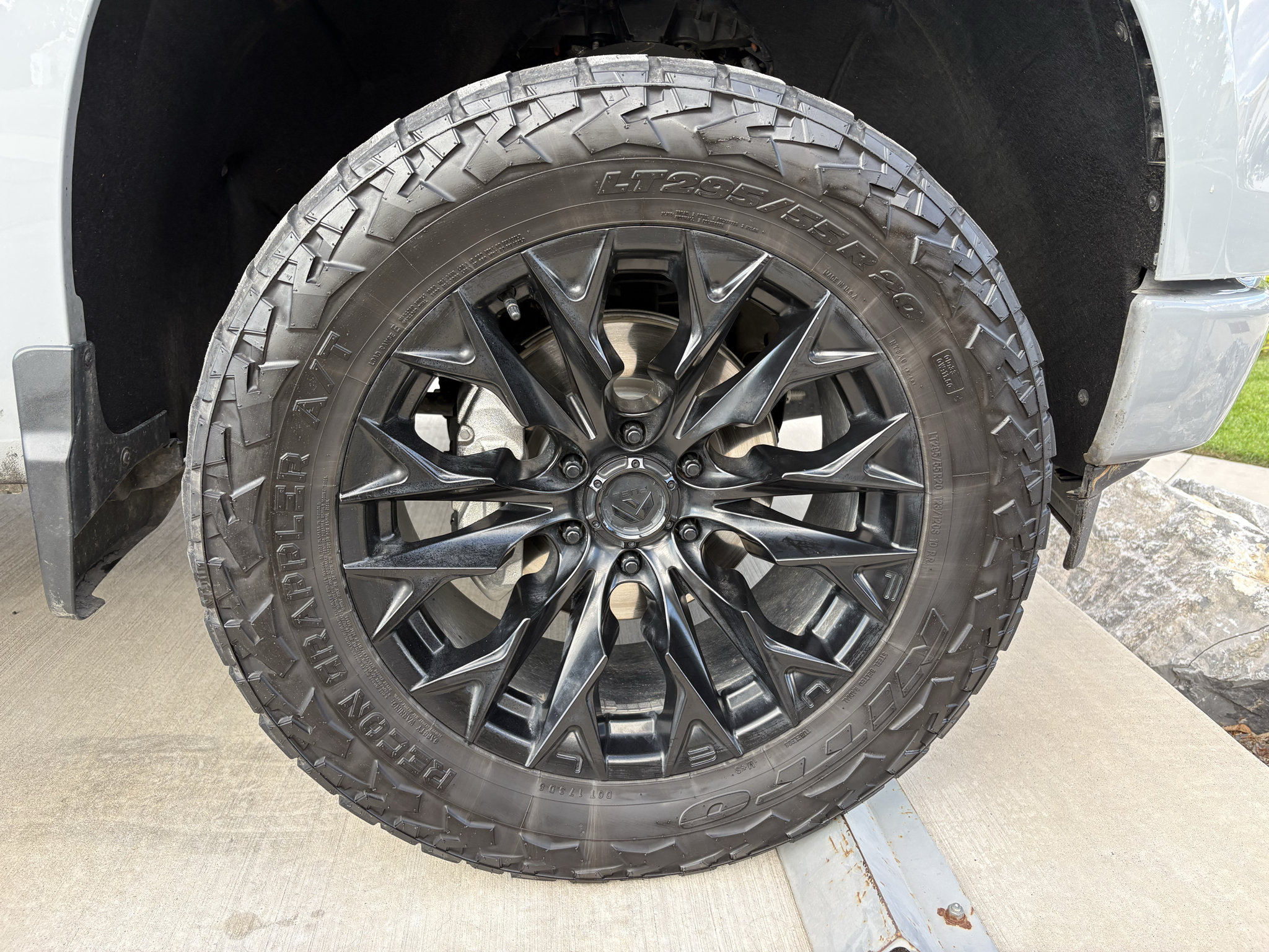 Used 2024 Chevrolet Silverado 1500 RST w/ Convenience Package II AWD/4WD image 3