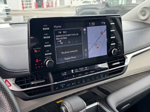 Certified 2024 Toyota Sienna Limited image 21