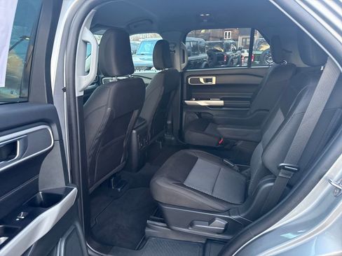 Used 2023 Ford Explorer XLT image 15