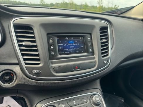 Used 2015 Chrysler 200 Limited w/ Convenience Group FWD image 21