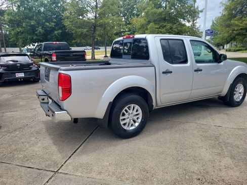 Used 2017 Nissan Frontier SV w/ SV Value Truck Package RWD image 7