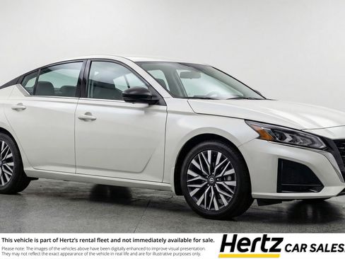 Used 2025 Nissan Altima 2.5 SV image 1