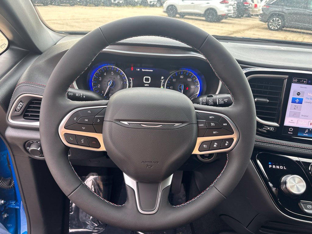 New 2027 Chrysler Pacifica Select AWD/4WD image 12