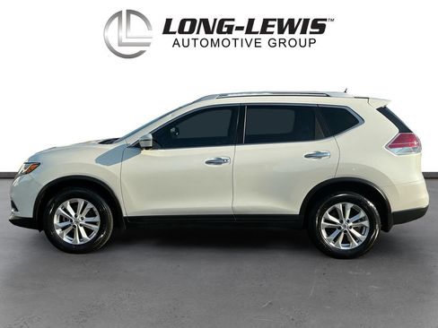 Used 2016 Nissan Rogue SV w/ SV Premium Package FWD image 2