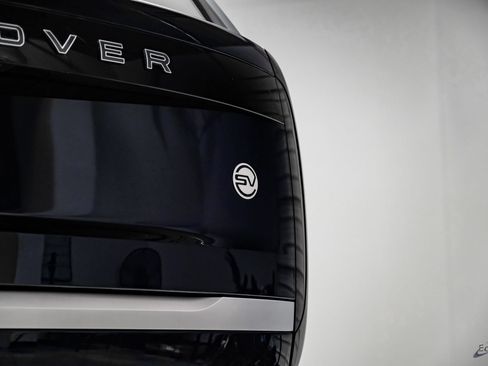 Used 2023 Land Rover Range Rover SV AWD/4WD image 16