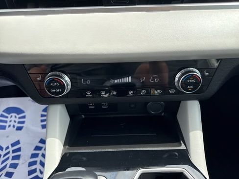 Used 2025 Mitsubishi Outlander SE AWD/4WD image 25