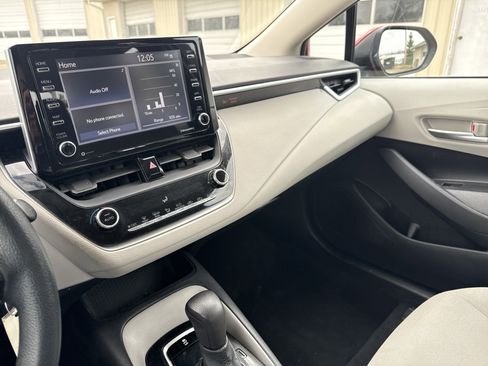 Used 2021 Toyota Corolla LE image 19