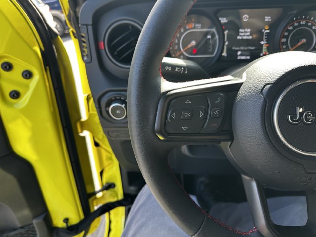 Used 2024 Jeep Wrangler Unlimited Rubicon AWD/4WD image 27