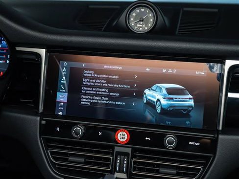 Certified 2026 Porsche Macan AWD/4WD image 26