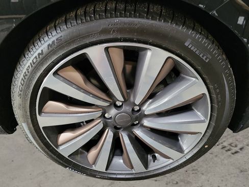 New 2026 Land Rover Range Rover SV AWD/4WD image 11