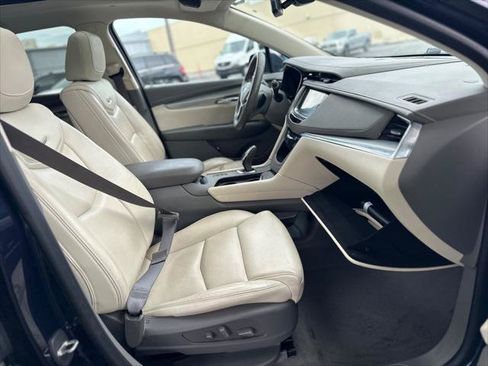 Used 2017 Cadillac XT5 Luxury w/ Driver Awareness Package AWD/4WD image 18
