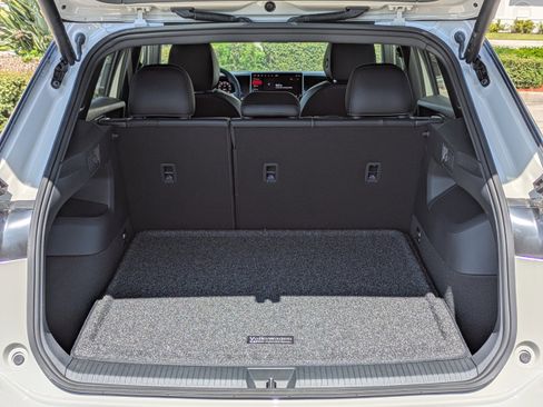 New 2026 Volkswagen Tiguan SE R-Line FWD image 13