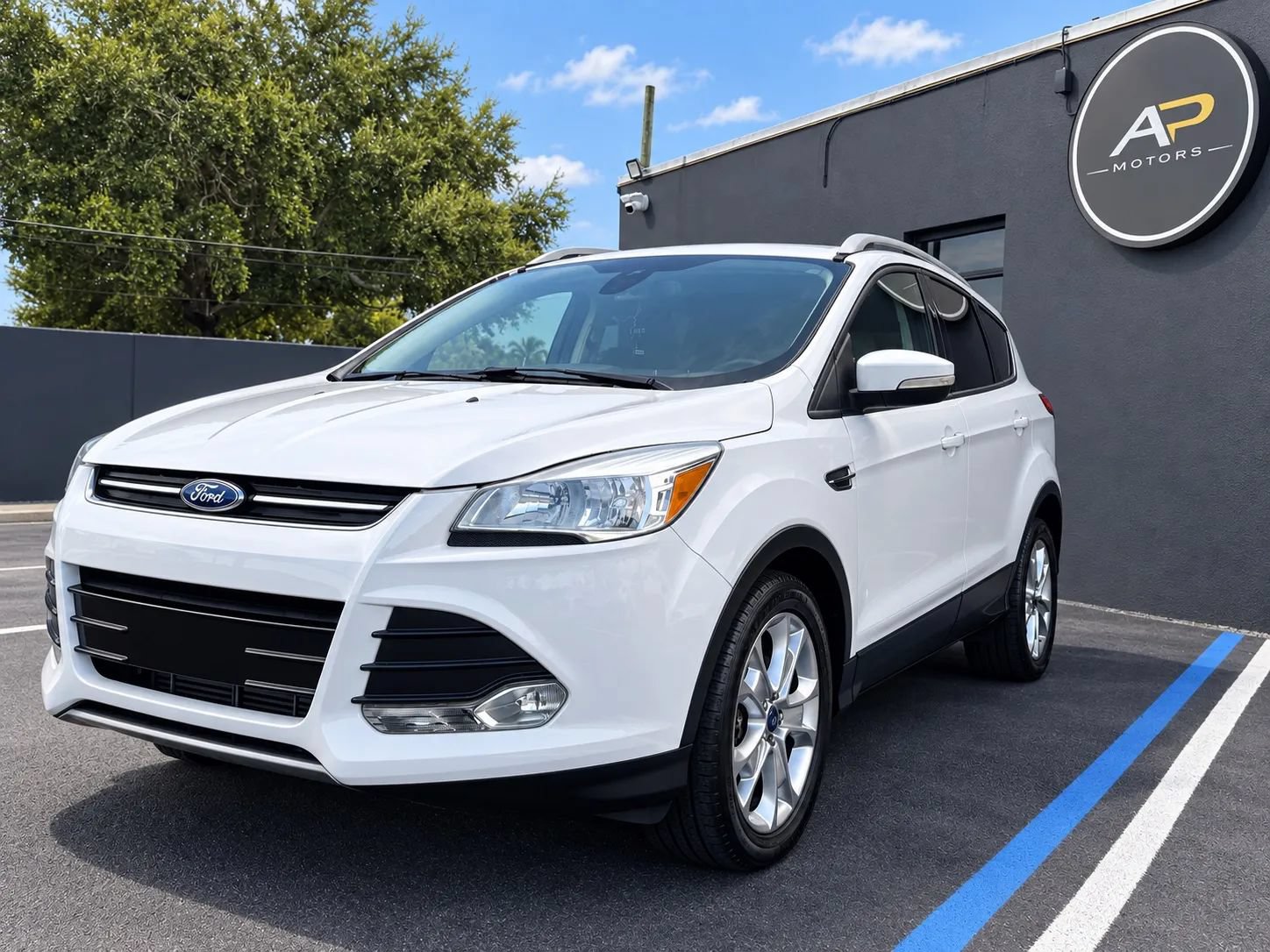 Used 2015 Ford Escape Titanium AWD/4WD image 4