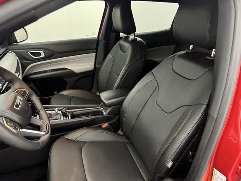 Used 2023 Jeep Compass Latitude image 14