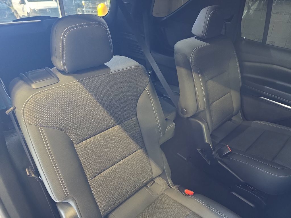 Used 2024 Chevrolet Traverse LT FWD image 12