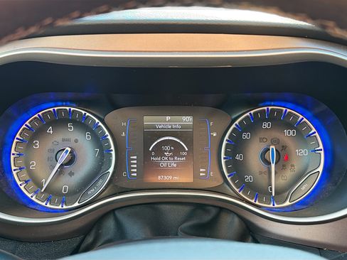 Used 2023 Chrysler Voyager LX FWD image 19