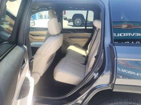 Used 2024 Jeep Grand Cherokee Limited image 21