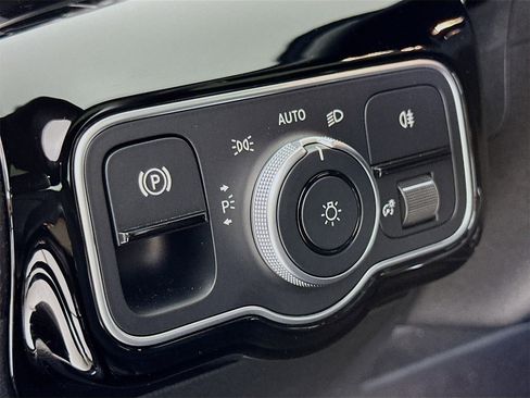 Used 2025 Mercedes-Benz CLA 250 image 11