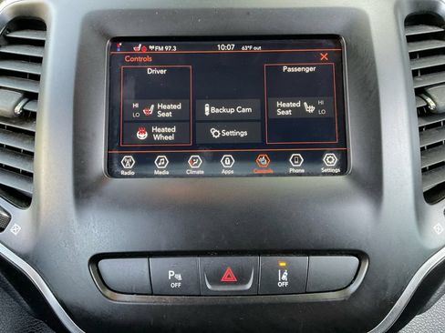 Used 2021 Jeep Cherokee Latitude Plus FWD image 25