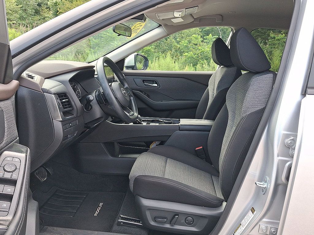 Certified 2023 Nissan Rogue SV AWD/4WD image 11