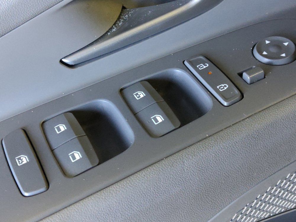 Used 2025 Hyundai Elantra Sport FWD image 27