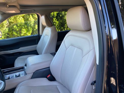 Used 2024 Ford Expedition Limited image 27