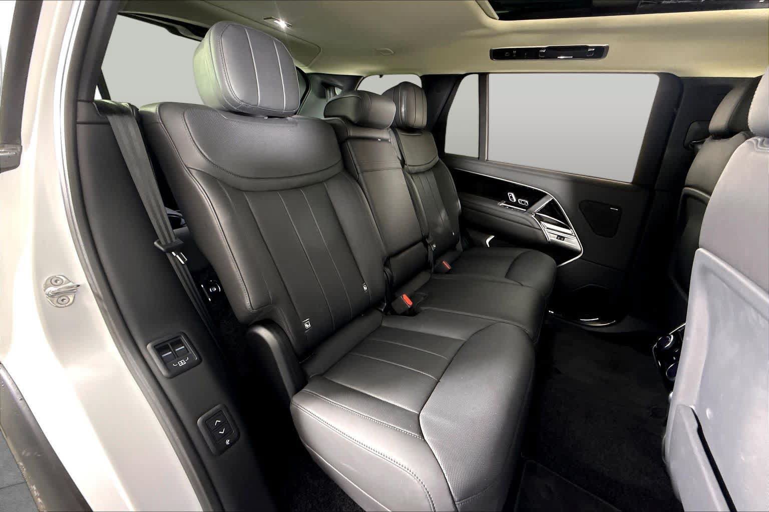 Used 2025 Land Rover Range Rover Long Wheelbase SE AWD/4WD image 19