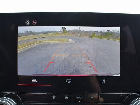 Used 2025 GMC Canyon Elevation image 21