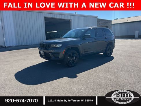 New 2025 Jeep Grand Cherokee Altitude image 2