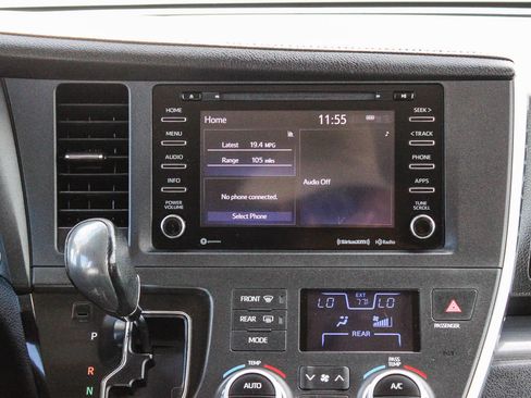 Used 2018 Toyota Sienna SE image 14